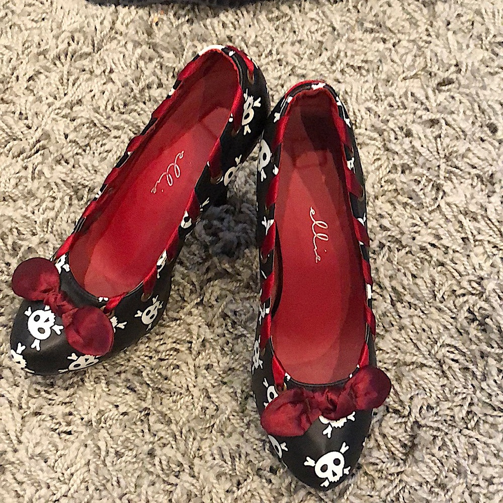 Adorable skull heels
